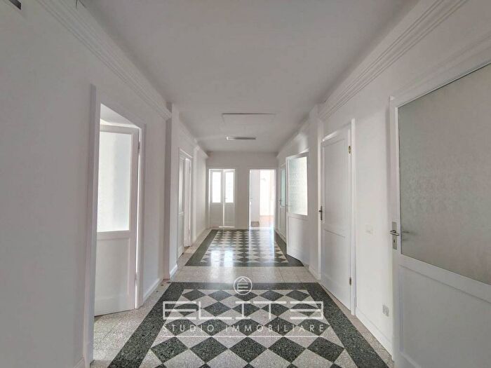 Appartamento quadrilocale in affitto in Via Zara, Adriatico, Ancona