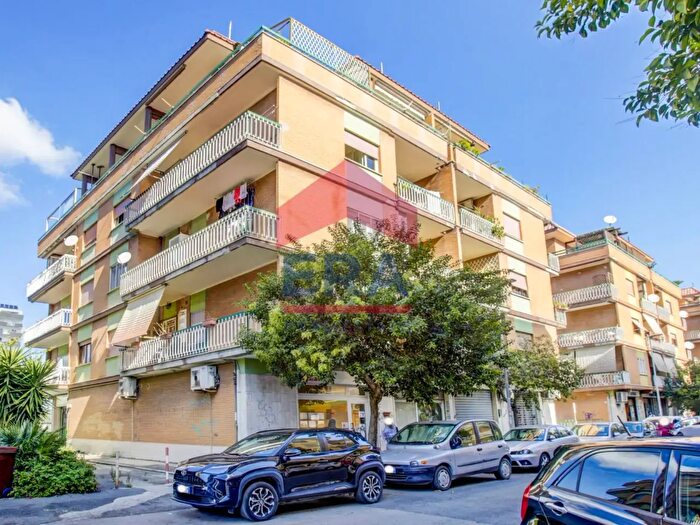 Appartamento trilocale in vendita in Via La Marmora, Pomezia