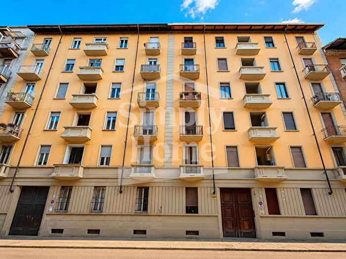 Appartamento trilocale in affitto in Via Arona, Campidoglio, Torino