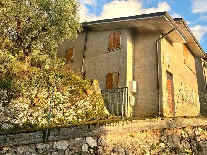 Casa quadrilocale in vendita in Pietrasanta