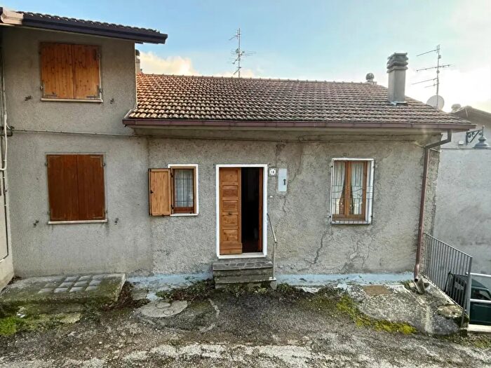 Casa quadrilocale in vendita in Via Castello, Carpegna