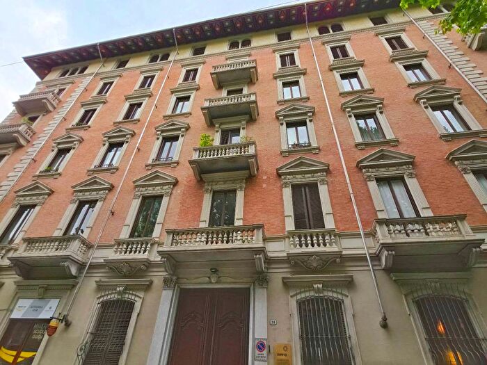 Appartamento trilocale in affitto in Via Madama Cristina, San Salvario Dante, Torino