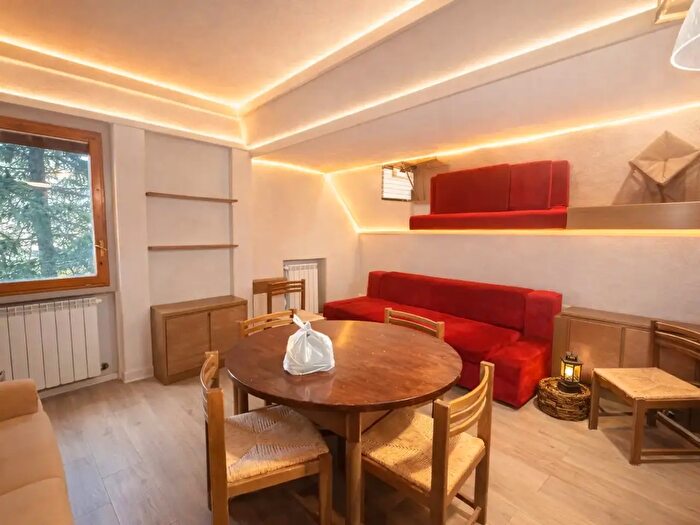 Appartamento trilocale in vendita in Via Colli Bassi, Pescasseroli