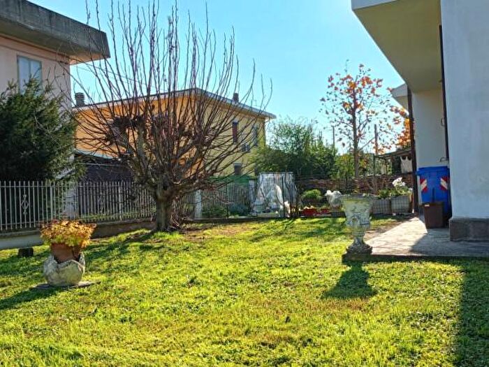 Casa con 5 locali in vendita in San Possidonio