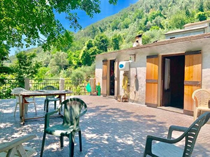 Casa con 6 locali in vendita in Via dei Mulini, Cogorno