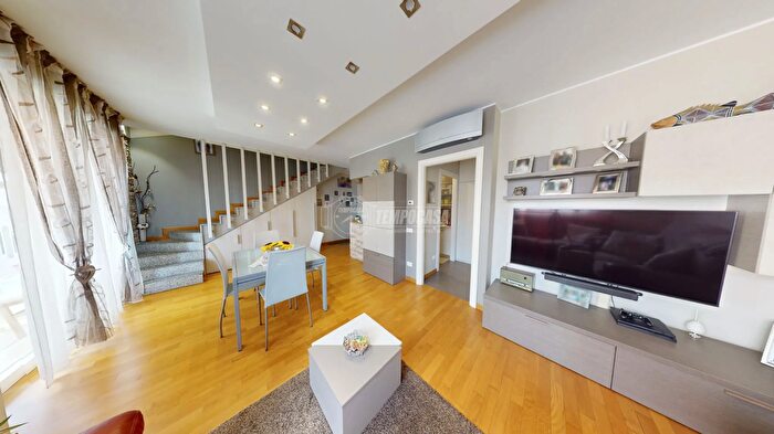 Appartamento trilocale in vendita in Via V Alfieri, BovisioMasciago