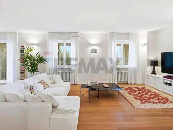 Casa con 10 locali in vendita in Via Predelli, Cellatica