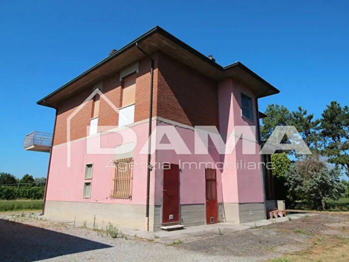 Casa con 9 locali in vendita in Via Lughese, Forli'