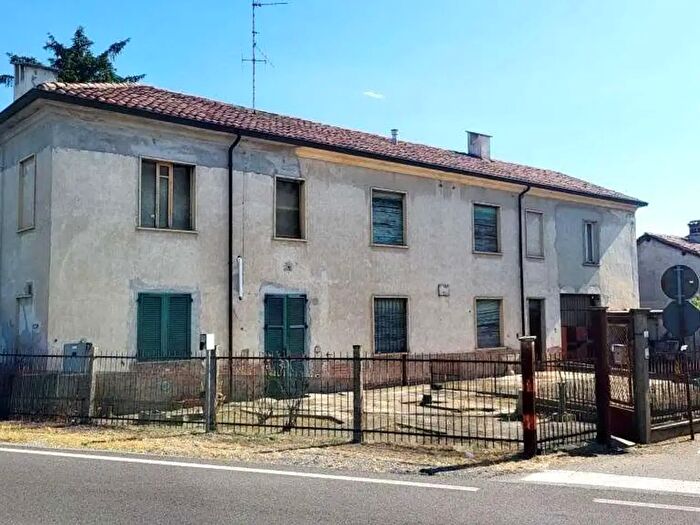 Casa con 14 locali in vendita in Via Vittorio Veneto, Casei Gerola