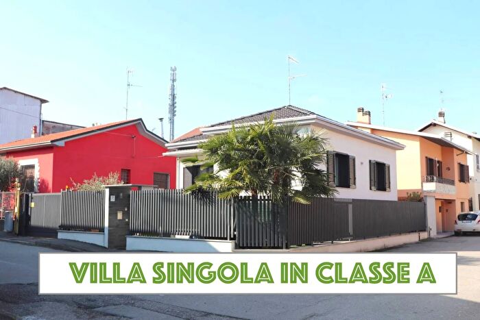 Casa trilocale in vendita in Via Vincenzo Gioberti Busto Arsizio, Busto Arsizio