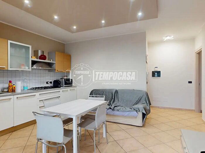 Appartamento trilocale in vendita in Via Barbacana, Cherasco