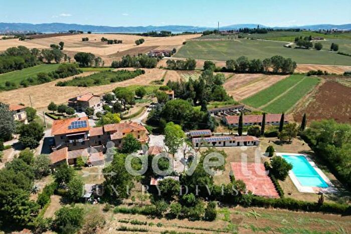 Casa con 6 locali in vendita in Località Ceraso, Castiglione Del Lago