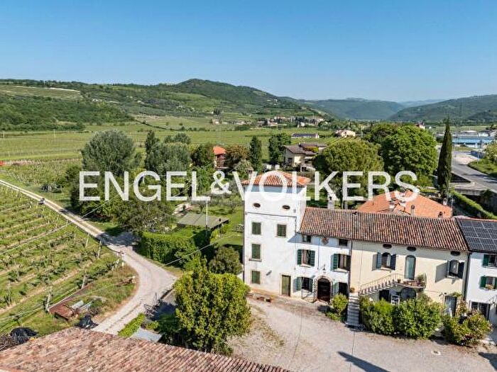 Casa con 6 locali in vendita in Via Ponte Verde, Verona