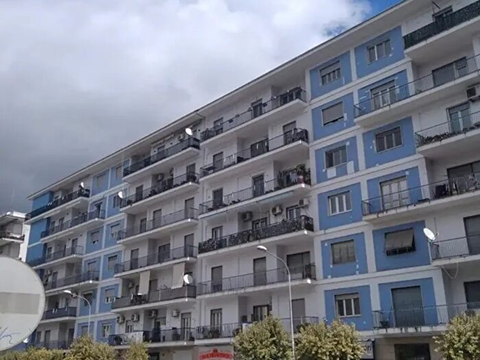 Appartamento con 5 locali in vendita in Via delle Medaglie d' Oro, Cosenza
