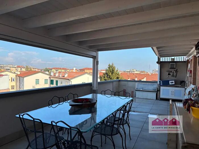 Appartamento con 12 locali in vendita in Via Gaetano Costantini, Vicenza