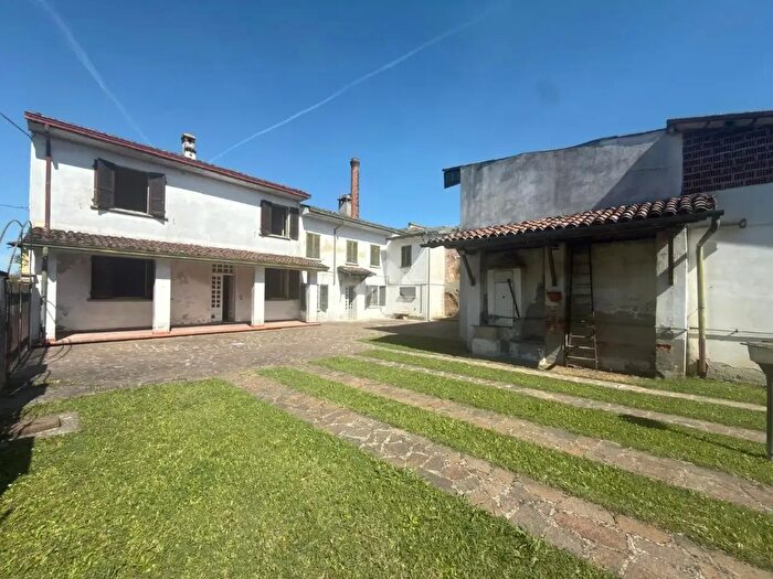Casa con 6 locali in vendita in Vicolo Barni, Dovera