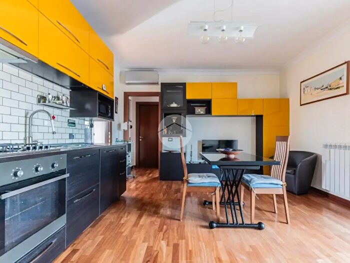 Appartamento trilocale in vendita in Via Dionigi Tortora, Roma