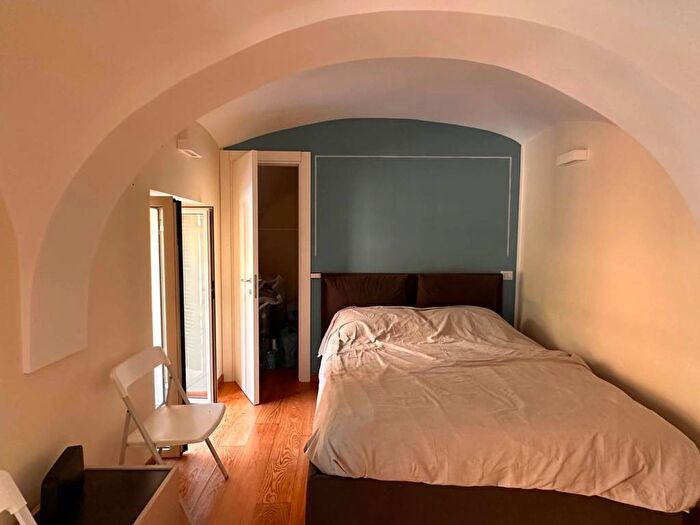 Appartamento bilocale in affitto in Vico Santa Maria a Cappella Vecchia, Chiaia, Napoli