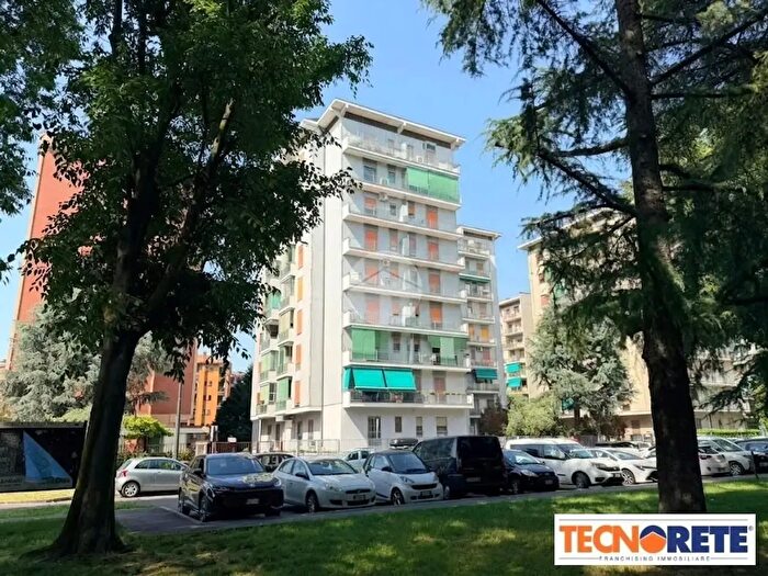 Appartamento trilocale in vendita in Appartamento Via Merano, Cologno Monzese