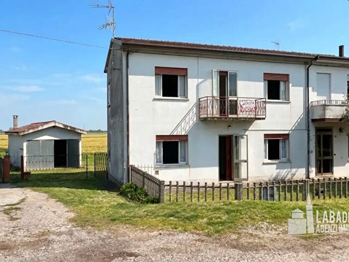 Casa quadrilocale in vendita in Via Bentivoglio, Giacciano Con Baruchella