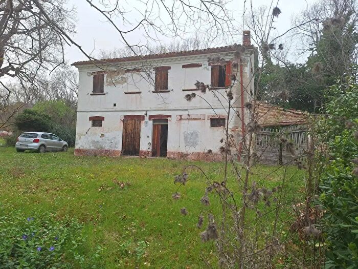 Casa con 7 locali in vendita in Corinaldo