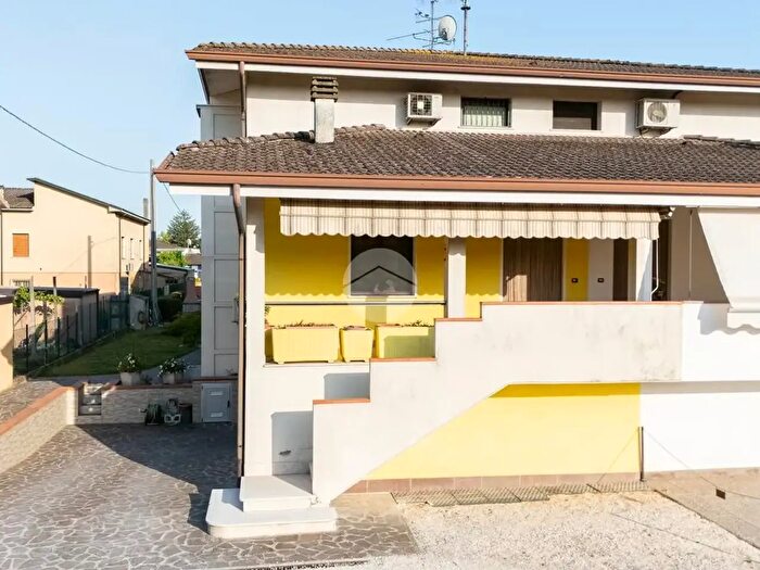 Casa con 5 locali in vendita in Via Colombina, Curtatone