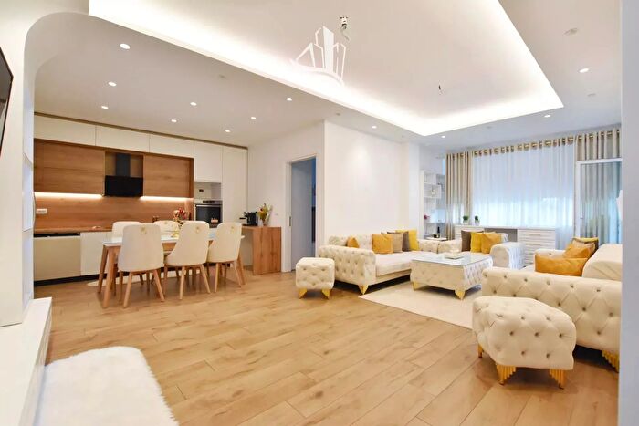 Appartamento quadrilocale in vendita in Via delle Corse, Merano