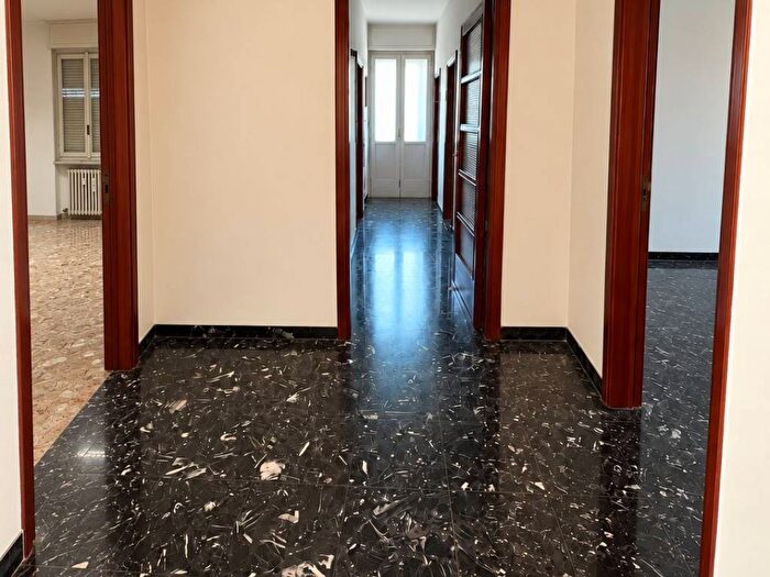 Appartamento trilocale in affitto in Via Lucrezia De Bastici, Ospedale, Vigevano