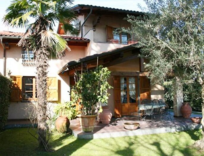 Casa con 6 locali in affitto in Forte Dei Marmi