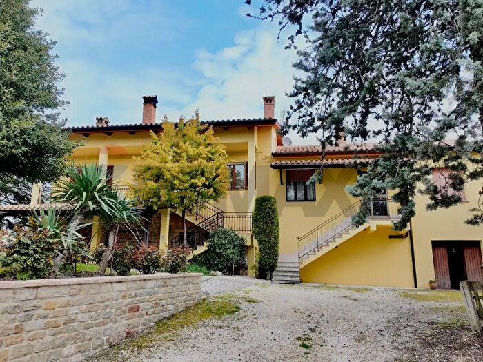 Casa trilocale in vendita in Frazione Castiglioni, Arcevia