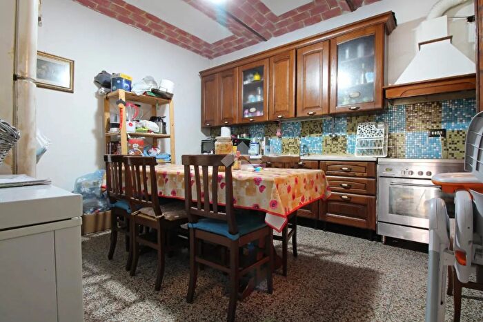 Casa quadrilocale in vendita in Via Roma, Prato