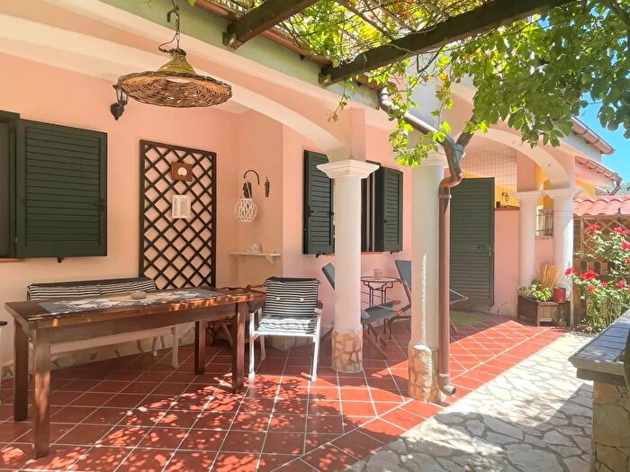 Casa trilocale in vendita in Vico Marmilla Snc, Castiadas