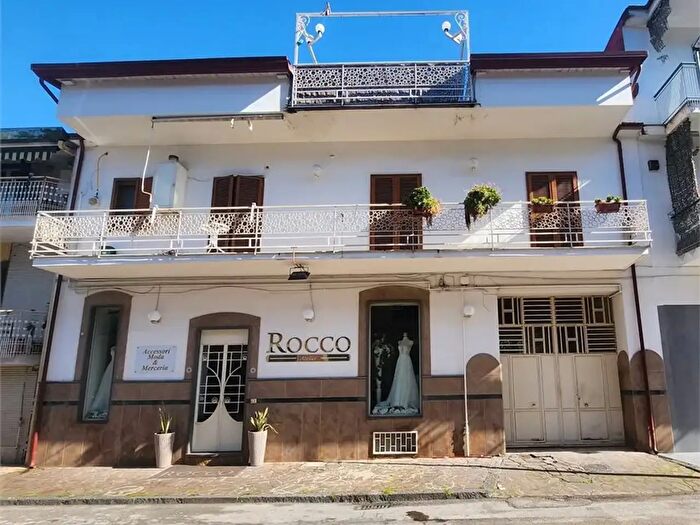 Appartamento con 10 locali in vendita in Via Piemonte, Afragola