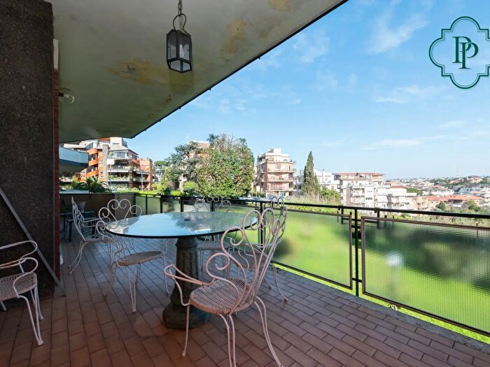 Appartamento con 6 locali in affitto in Via Nicolò Piccolomini, Roma