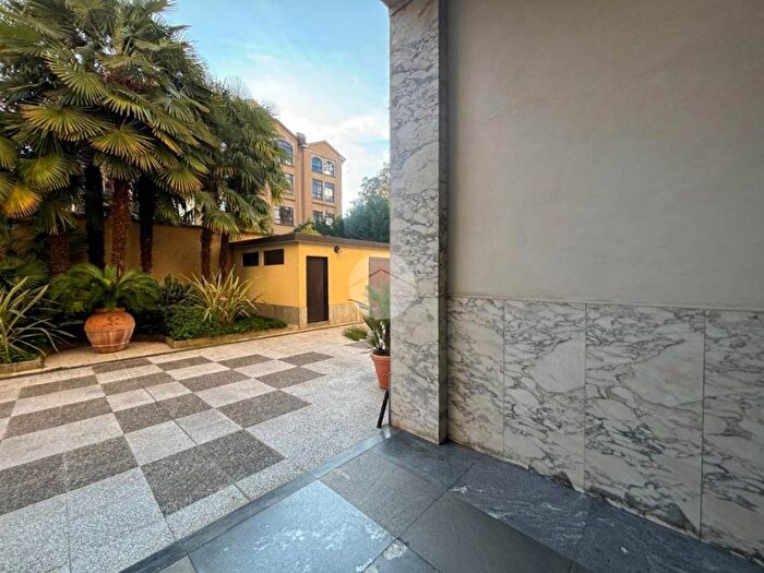 Appartamento trilocale in affitto in Via Mario Giuriati, Plebisciti Susa, Milano