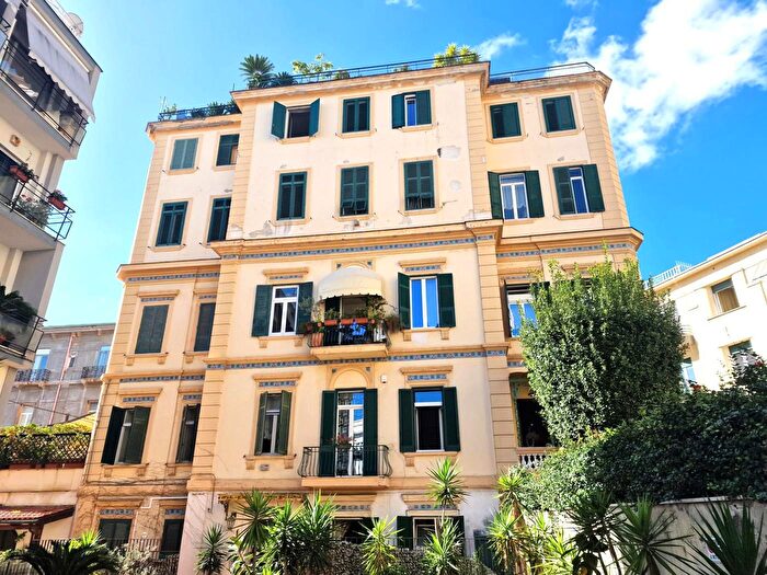 Appartamento quadrilocale in vendita in Via Torquato Tasso, Napoli