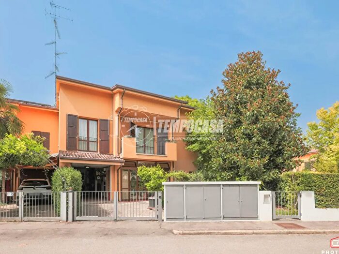Casa con 5 locali in vendita in Via Anna Kuliscioff, Imola