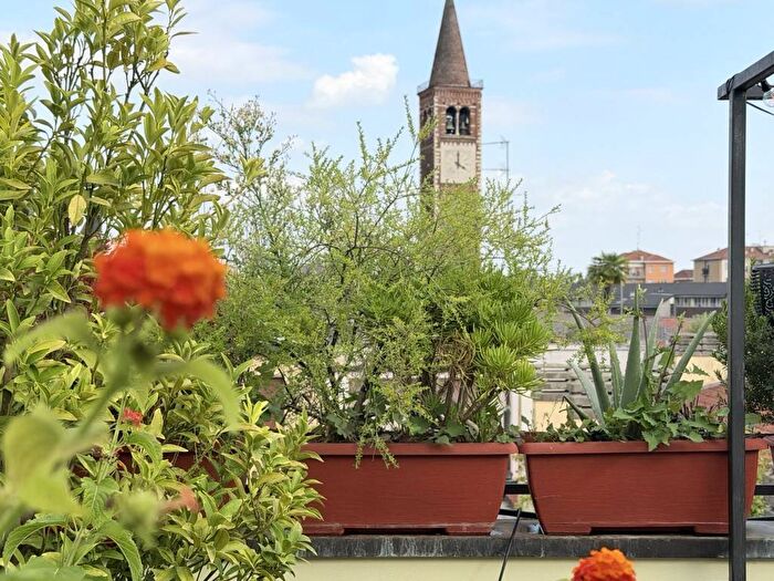 Appartamento bilocale in affitto in Via Scaldasole, Ticinese, Milano
