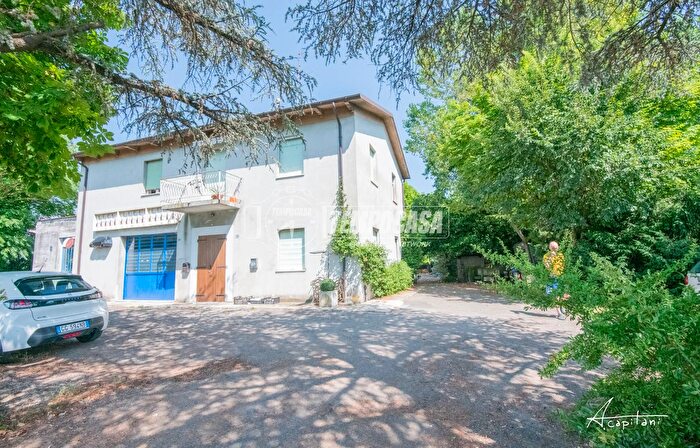 Casa con 8 locali in vendita in Via Soliera Cavezzo, Soliera