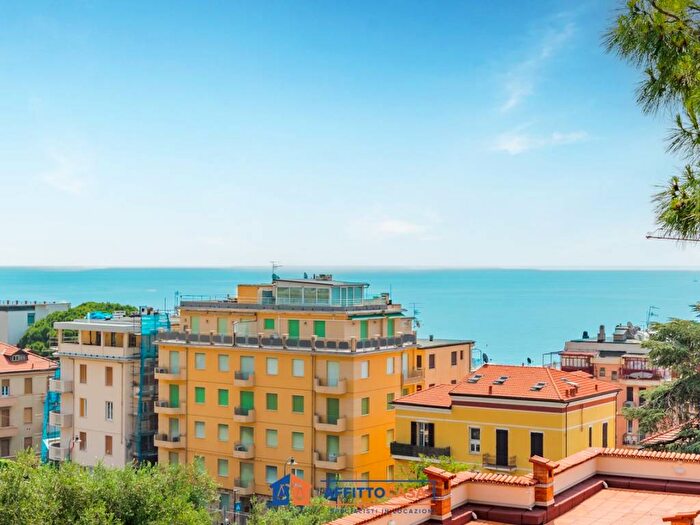 Appartamento quadrilocale in affitto in Via Battaglino, Regione Paradiso, Alassio