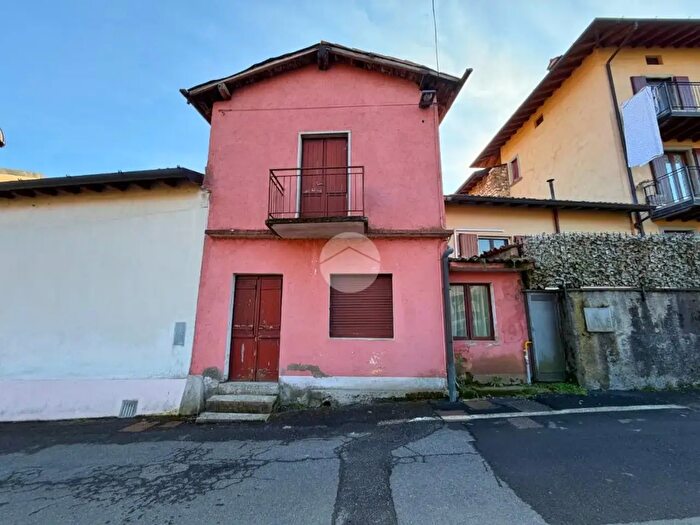 Casa trilocale in vendita in Via Pirone, Sarnico