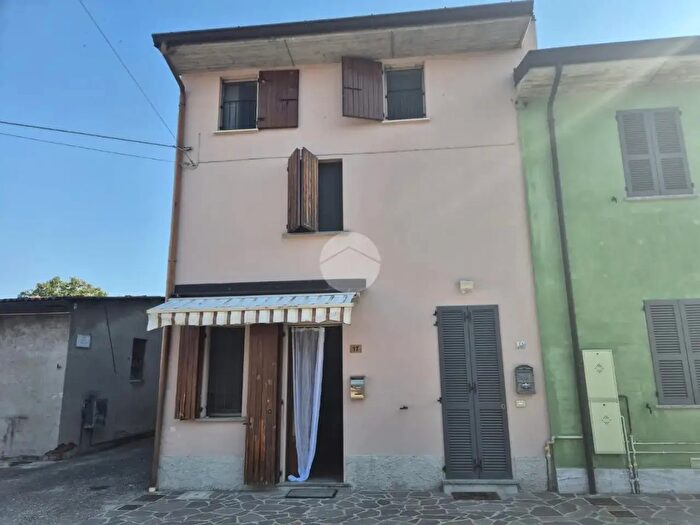 Casa trilocale in vendita in Via Sartorona, Pieve Porto Morone