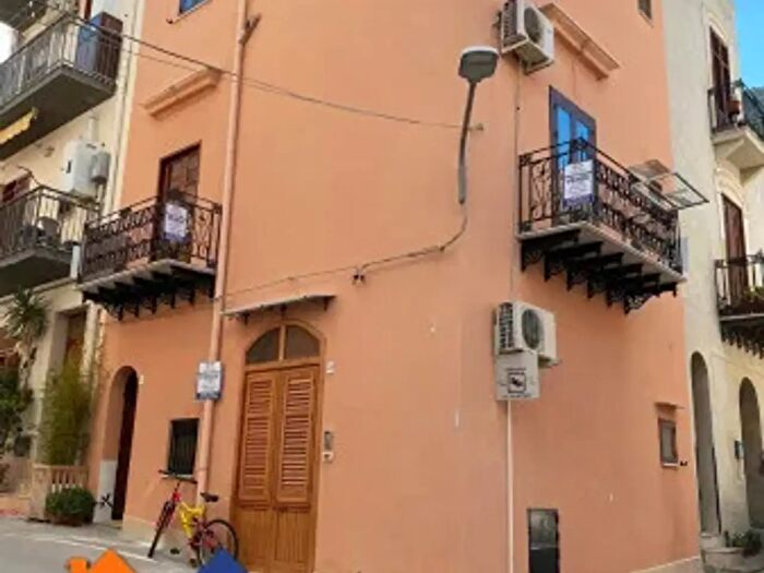 Casa con 6 locali in vendita in Via Guzzari, Castellammare Del Golfo