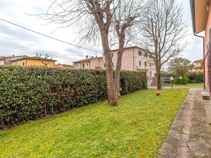 Casa con 9 locali in vendita in a Cinque Case, Santa Maria A Monte