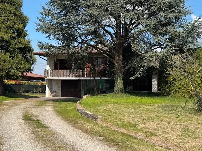 Casa con 8 locali in vendita in Fosso