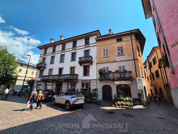 Appartamento trilocale in vendita in Piazza Caduti della Libertà, Morbegno
