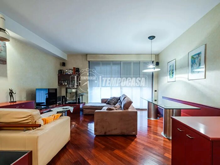 Appartamento quadrilocale in vendita in Piazza San Lorenzo, Trezzano Sul Naviglio