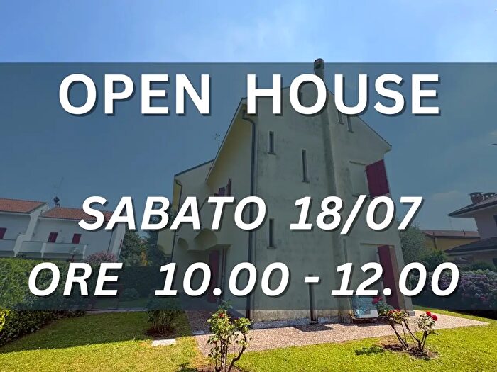 Casa trilocale in vendita in Via Lombardia, Biassono