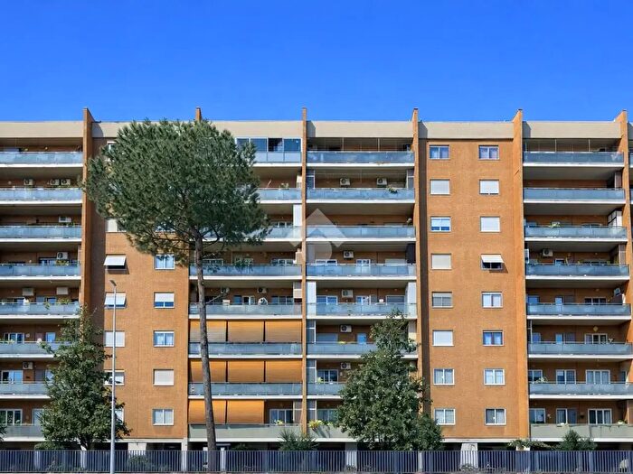 Appartamento trilocale in vendita in Largo Salvatore Zappalà, Roma