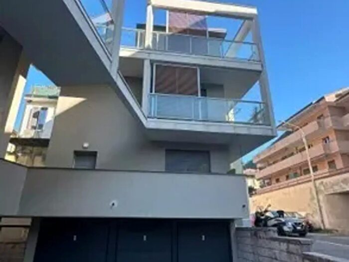 Appartamento bilocale in affitto in Via Cetti, Como
